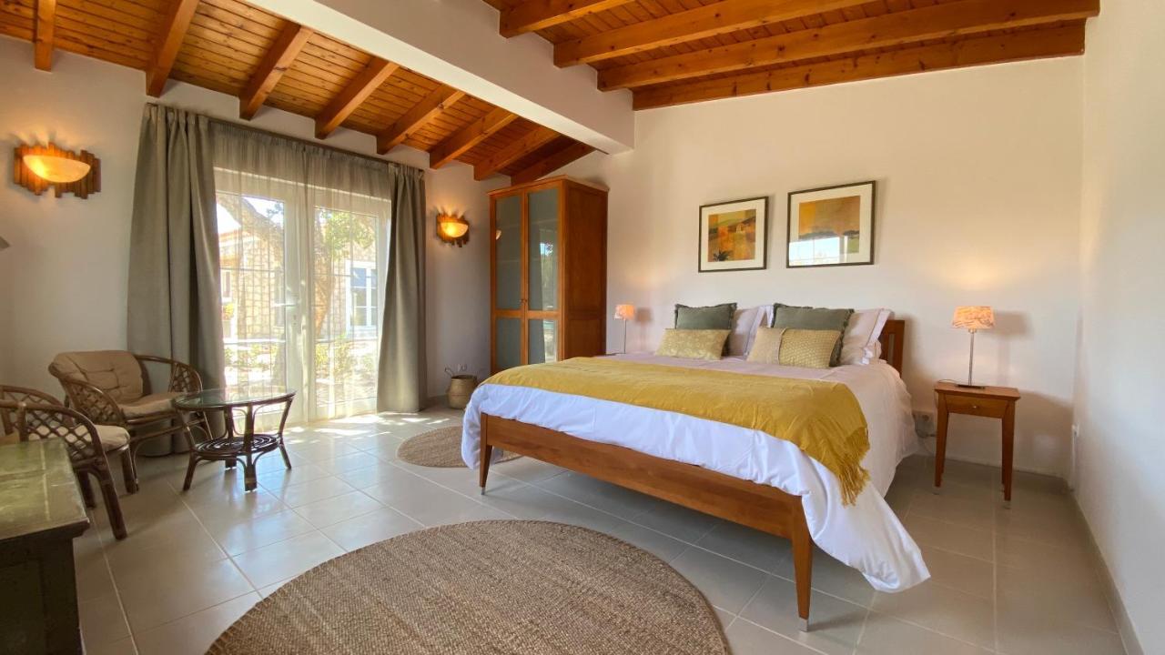 アルジェズール Sussurros Do Monte Bed & Breakfast エクステリア 写真