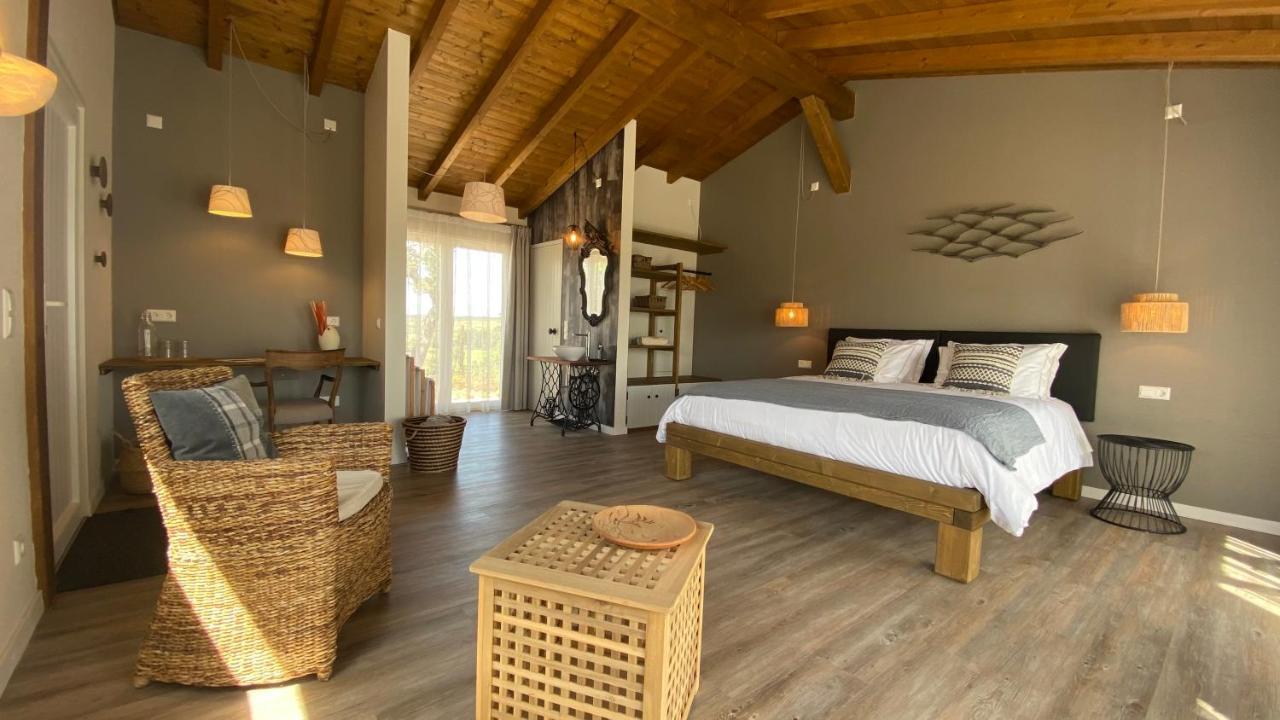 アルジェズール Sussurros Do Monte Bed & Breakfast エクステリア 写真