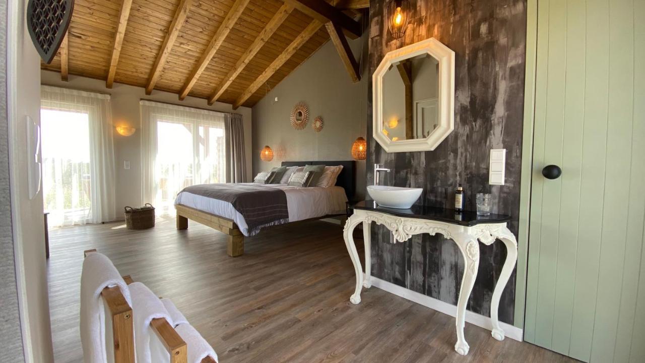 アルジェズール Sussurros Do Monte Bed & Breakfast エクステリア 写真